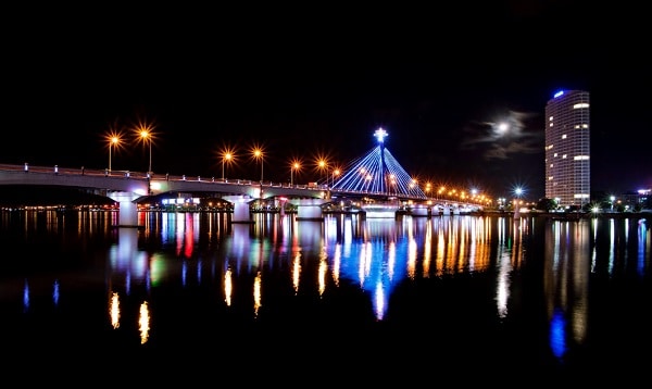 7 cây cầu nổi tiếng nhất Đà Nẵng: cầu quay sông Hàn Đà Nẵng