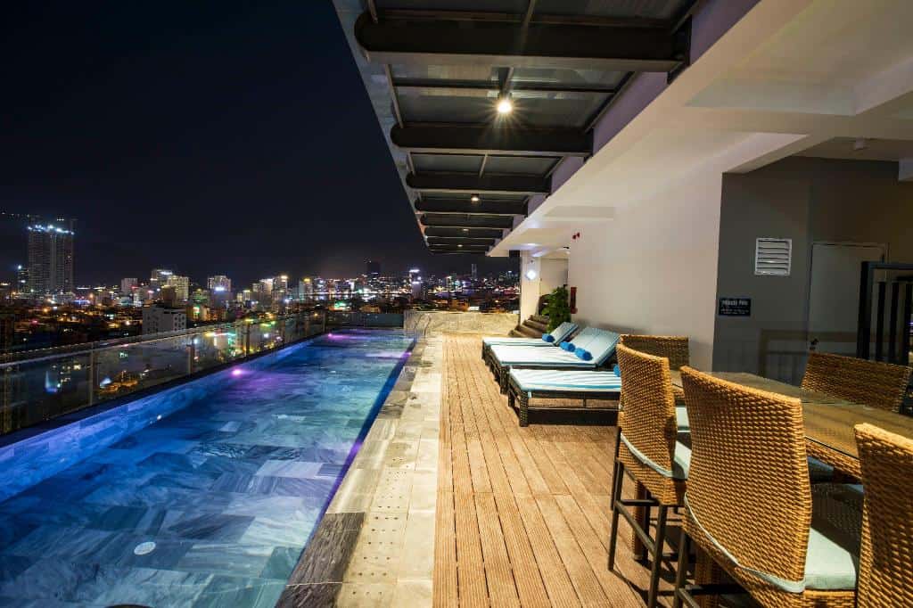 Các khách sạn tốt ở Đà Nẵng có bể bơi vô cực xịn xò hợp sống ảo. Du lịch Đà Nẵng nên ở khách sạn nào có bể bơi ngoài trời, vô cực.