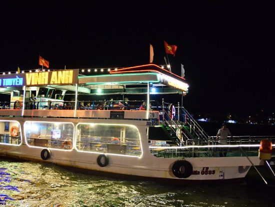 Kinh nghiệm đi du thuyền sông Hàn trải nghiệm về đêm thú vị. Hướng dẫn đi du thuyền trên sông Hàn về đêm giá thành, lộ trình hay