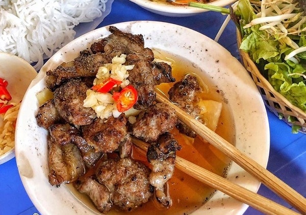 Quán ăn ngon ở Hà Nội, quán bún chả ngon ở Hà Nội, bún chả lẫn ngõ 98 Thái Hà