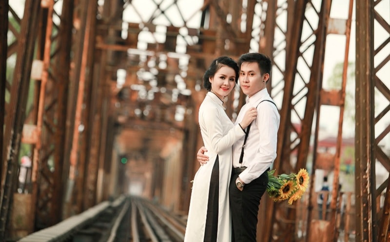 Chụp ảnh cưới Hà Nội ở đâu đẹp? Địa điểm chụp ảnh cưới giá rẻ tại Hà Nội. Cầu Long Biên