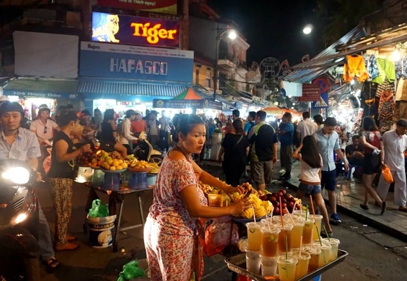 Chợ đêm Phố Cổ - Khu chợ đêm nổi tiếng nhất ở Hà Nội