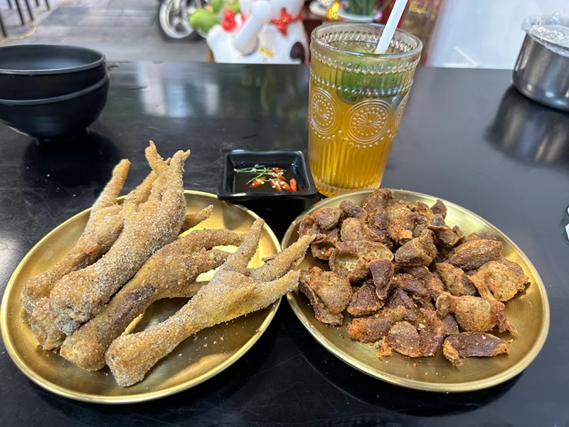 Quán chân gà nướng ở Hà Nội. Quán chân gà bình dân ở Hà Nội