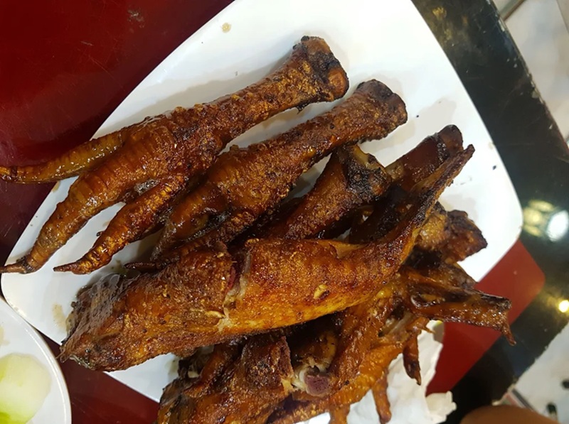 Quán chân gà nướng ở Hà Nội. Quán chân gà bình dân ở Hà Nội