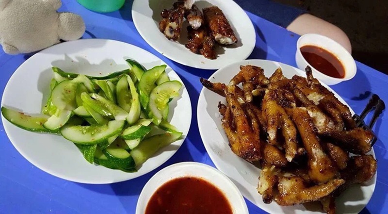 Quán chân gà nướng ở Hà Nội. Quán chân gà bình dân ở Hà Nội
