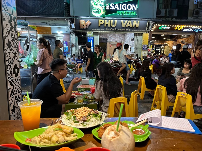 Quán chân gà nướng ở Hà Nội. Quán chân gà bình dân ở Hà Nội