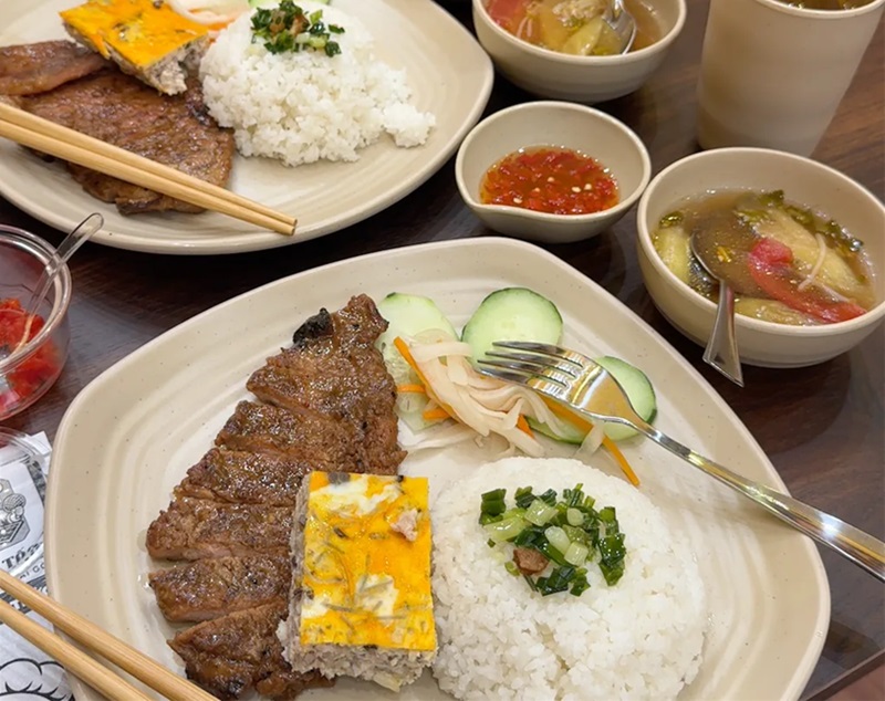 Quán cơm gà ngon ở Hà Nội. Quán cơm gà nổi tiếng Hà Nội