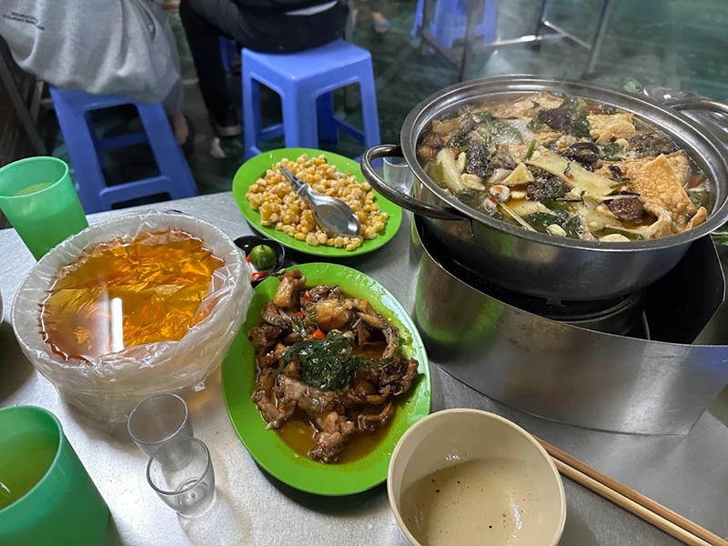 Quán lẩu ếch ở Hà Nội. Quán lẩu ếch bình dân ở Hà Nội
