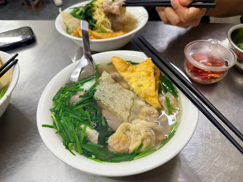 Quán mì vằn thắn ở Hà Nội. Ăn mì vằn thắn quán nào ngon ở Hà Nội