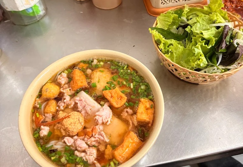 Quán bún riêu ở Hà Nội. Quán bún riêu nổi tiếng Hà Nội