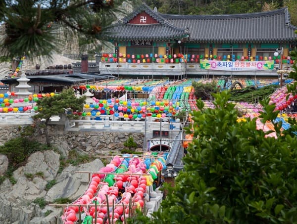 Du lịch Busan nên tham quan ở đâu? Đền Haedong Yonggungsa. Địa điểm du lịch ở Busan Hàn Quốc