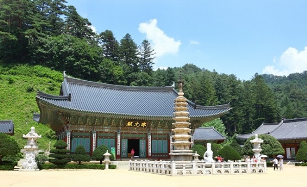 Kinh nghiệm du lịch Gangwon-do Hàn Quốc nên tham quan ở đâu? Chùa Woljeongsa