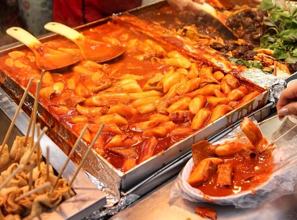 Món ăn đặc sản truyền thống ở Hàn Quốc. Du lịch Hàn Quốc nên ăn gì, ăn ở đâu? Bánh gạo cay Tokbokki