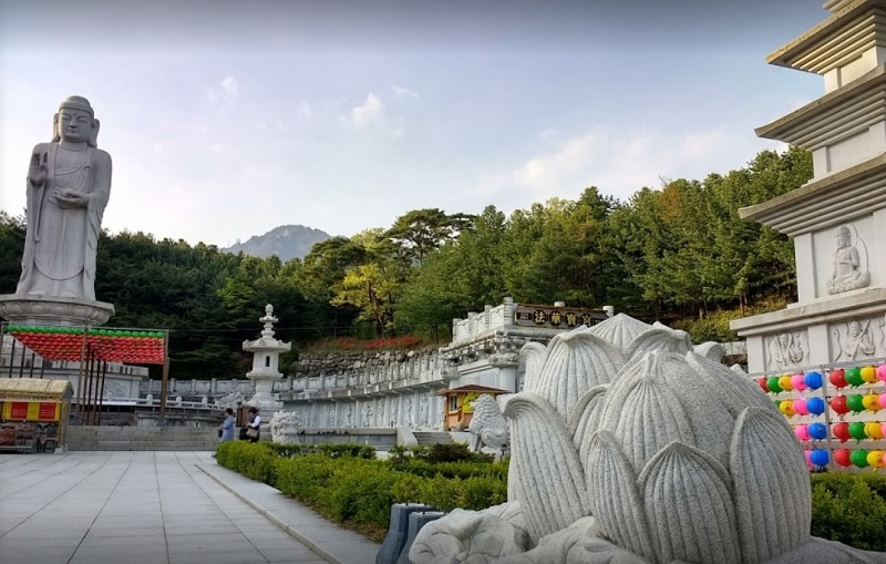 Kinh nghiệm du lịch Daegu Hàn Quốc tự túc. Địa điểm du lịch nổi tiếng ở Daegu. Đền Donghwa