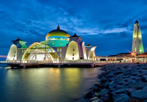 Du lịch Malacca Malaysia nên chơi ở đâu. Địa điểm tham quan nổi tiếng ở Malacca. Nhà thờ Hồi giáo Masjid Selat