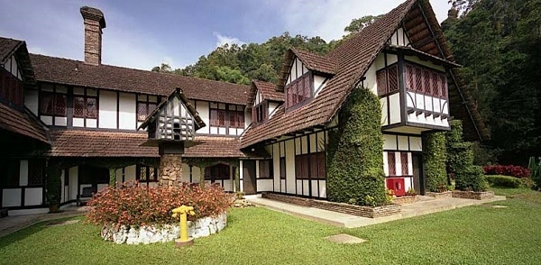 Du lịch cao nguyên Cameron Malaysia nên chơi ở đâu: Tham quan Lake house có kiến trúc cổ nước Anh