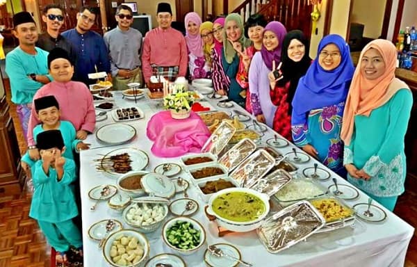 Lễ hội Hari Raya ở Malaysia còn là thời điểm để tụ họp gia đình