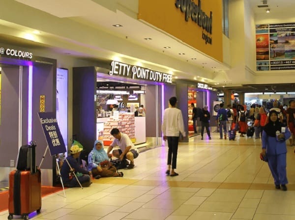 Địa điểm mua sắm nổi tiếng ở Langkawi. Trung tâm mua sắm Jetty Point Duty Free Complex. Du lịch Langkawi 3 ngày 2 đêm