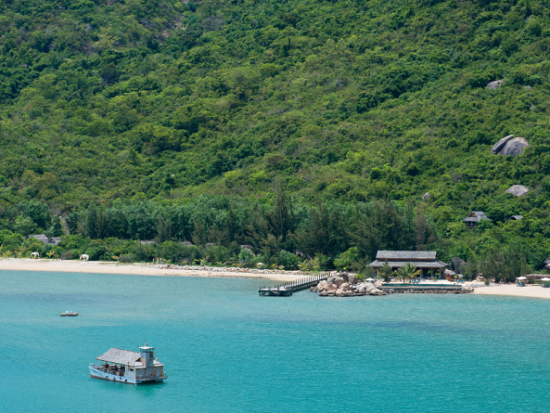 Kinh nghiệm đi L’Alyana Ninh Vân Bay resort/ chơi gì, ở đâu vui?