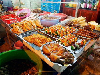 Ăn chơi và mua gì ở chợ đêm Nha Trang?
