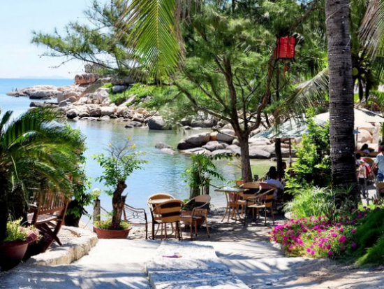 Hòn Chồng Café - Quán cafe view biển đẹp ở Nha Trang