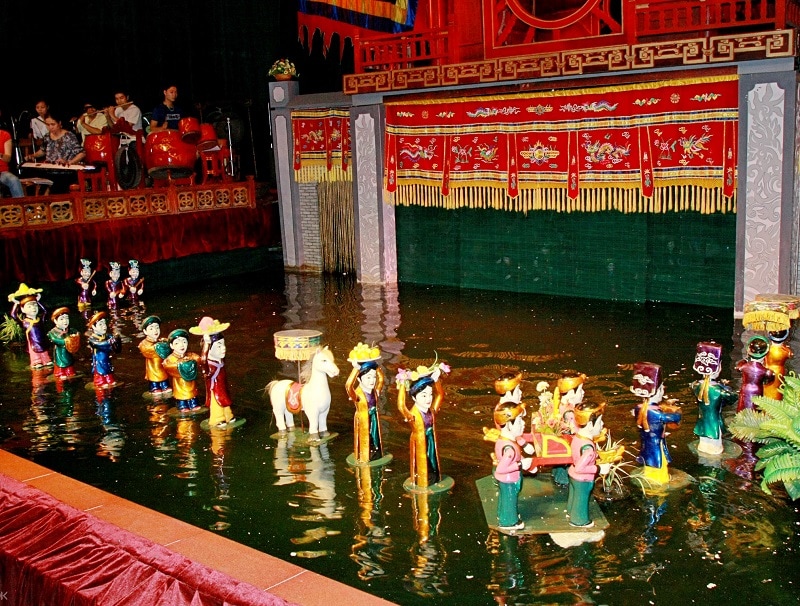 Xem gì, chơi gì ở Sài Gòn? Múa rối nước ở nhà hát Rồng Vàng