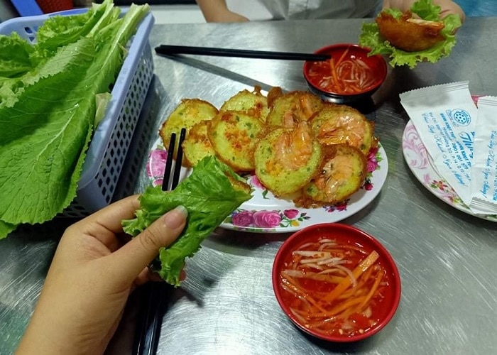 Khu ăn vặt quận 10 Sài Gòn, bánh khọt Thùy Lê