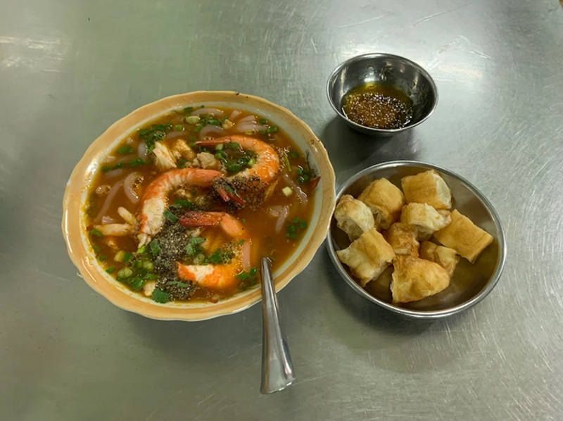 Quán bánh canh cua ở Sài Gòn. Quán bánh canh cua nổi tiếng ở Sài Gòn