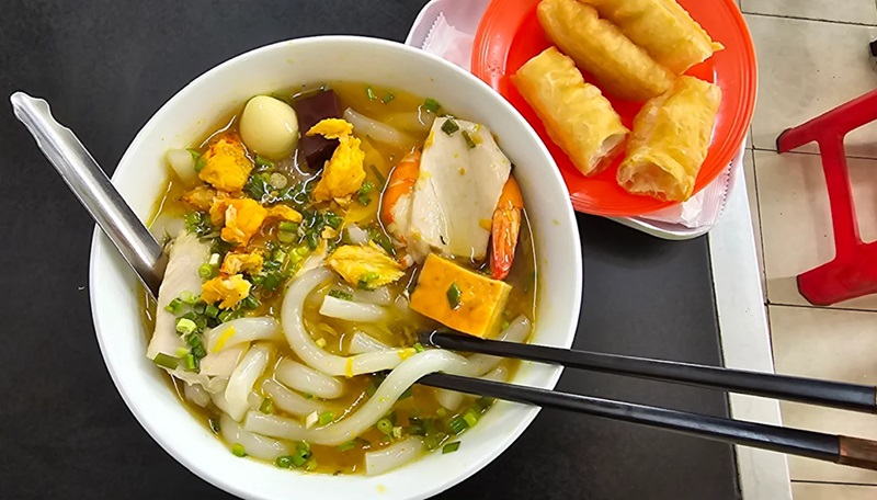 Quán bánh canh cua ở Sài Gòn. Quán bánh canh cua nổi tiếng ở Sài Gòn