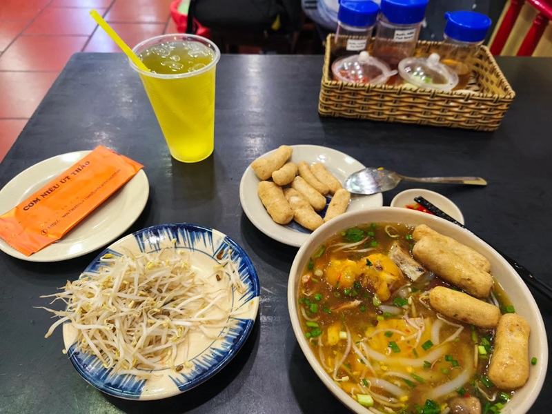 Quán bánh canh cua ở Sài Gòn. Quán bánh canh cua ngon rẻ ở Sài Gòn