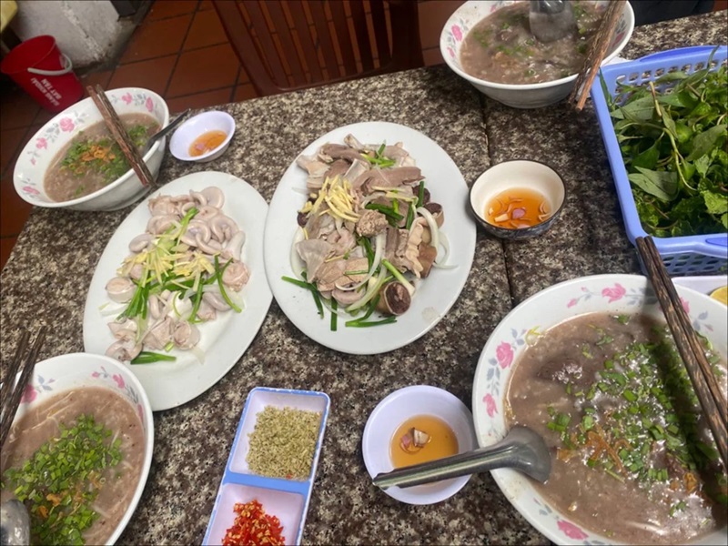 Quán cháo lòng ở Sài Gòn. Quán cháo lòng nổi tiếng Sài Gòn