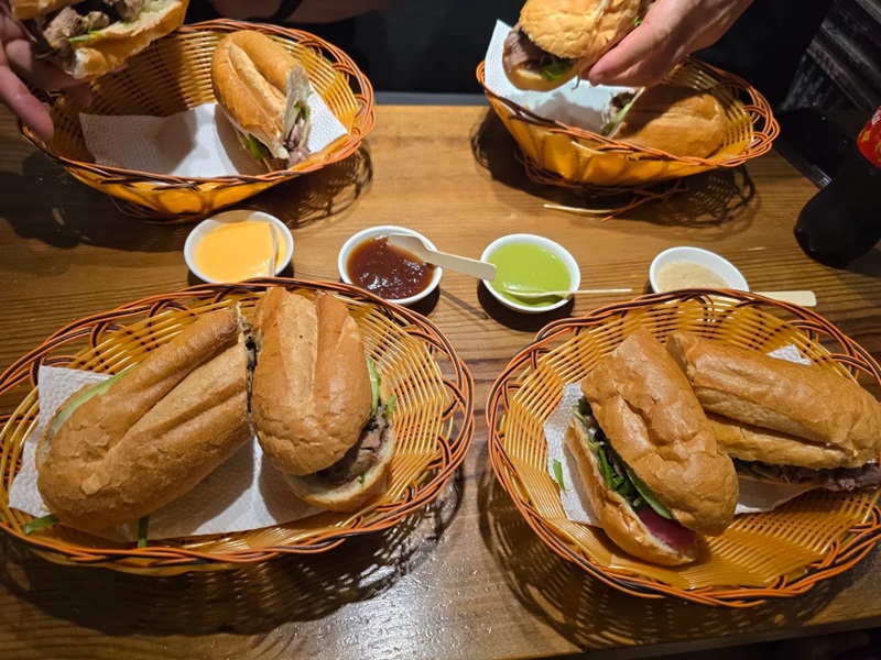 Quán bánh mì ở Sài Gòn. Quán bánh mì ngon rẻ ở Sài gòn