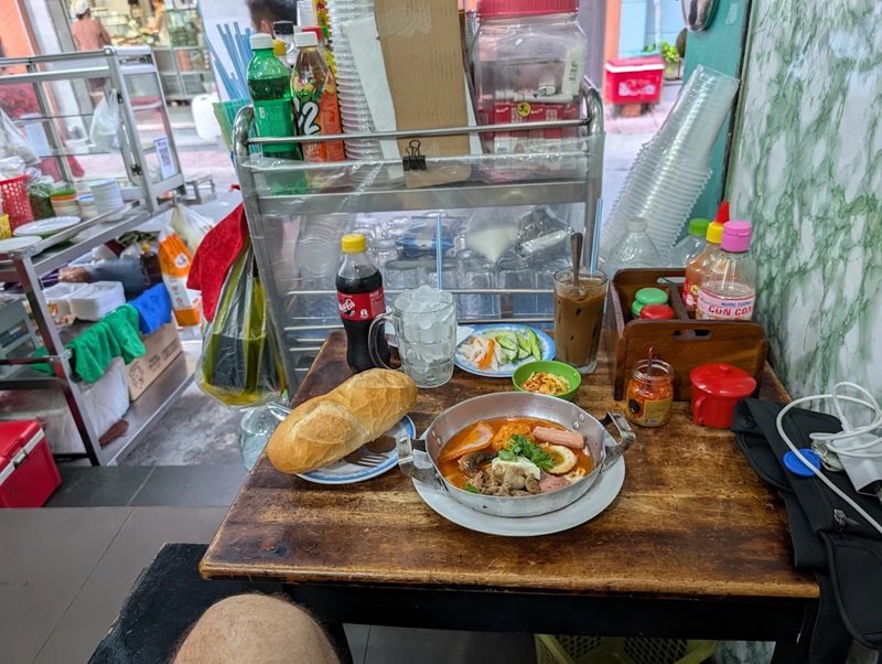 Quán bánh mì ở Sài Gòn. Quán bánh mì ngon rẻ ở Sài gòn