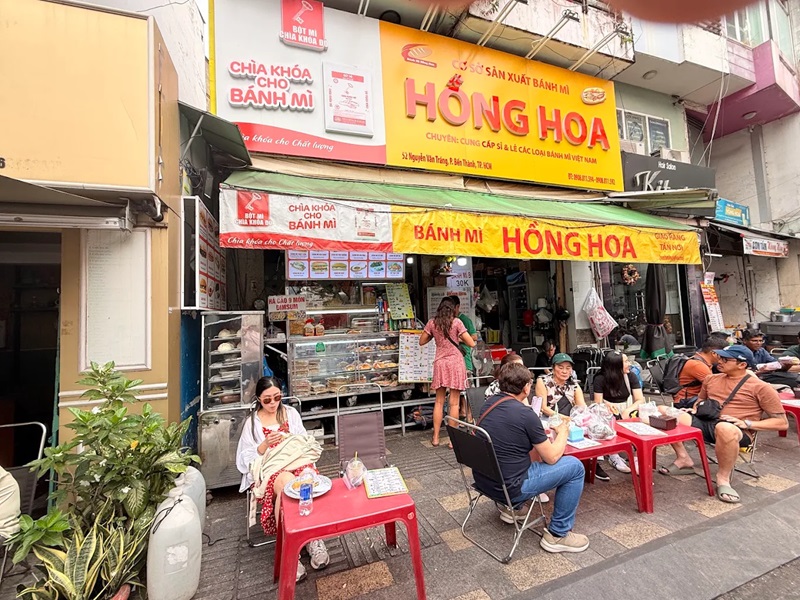 Quán bánh mì ở Sài Gòn. Quán bánh mì bình dân ở Sài Gòn