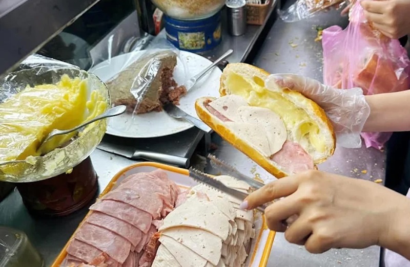 Quán bánh mì ở Sài Gòn. Quán bánh mì ngon rẻ ở Sài gòn