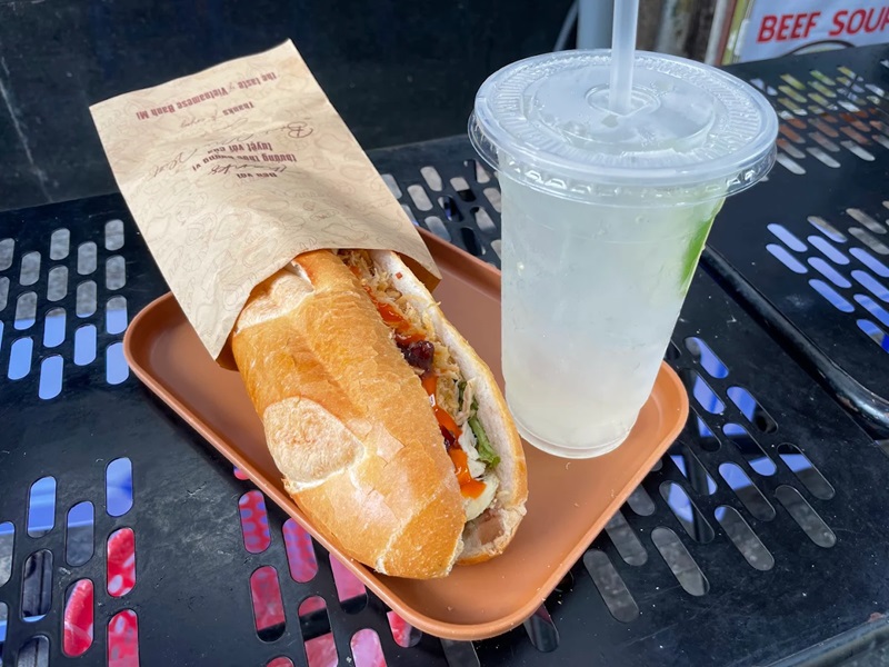 Ăn bánh mì ngon ở Sài Gòn. Quán bánh mì ở Sài Gòn