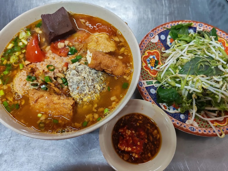 Quán bún riêu ở Sài Gòn. Địa chỉ Quán bún riêu nổi tiếng Sài Gòn