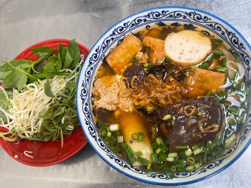 Quán bún riêu ở Sài Gòn. Bún riêu ngon rẻ ở Sài Gòn