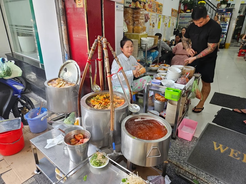 Quán bún riêu ở Sài Gòn. Quán bún riêu nổi tiếng Sài Gòn