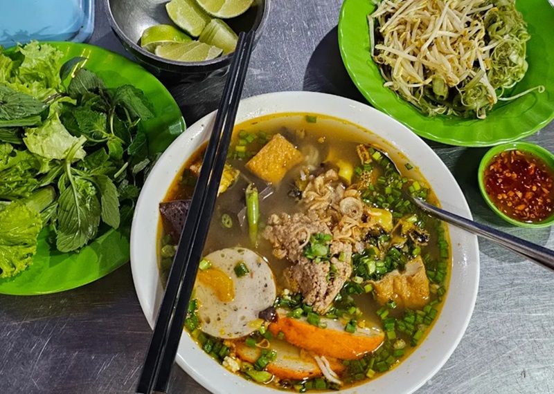 Quán bún riêu ở Sài Gòn. Bún riêu ngon rẻ ở Sài Gòn