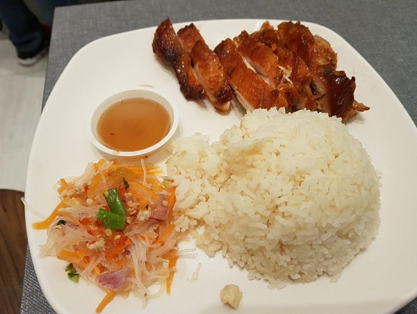 Grilled Chicken with rice - món ăn sáng ngon ở Singapore giá rẻ