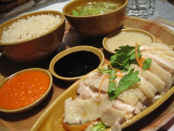 Ăn gì ở Sentosa Singapore? Món ăn nổi tiếng ở Sentosa. Cơm gà Hải Nam