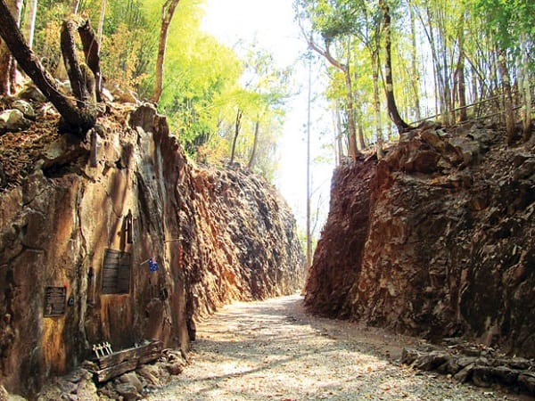 Du lịch Kanchanaburi nên tới địa điểm nào tham quan? Đài tưởng niệm Hellfine Pass