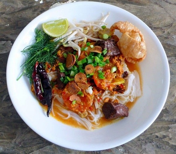 Ăn gì khi đến Chiang Mai: Thưởng thức món Khaonom Jeen Nam Ngiao ở quán Khao Soy Mae Sai.