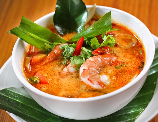 Du lịch Thái Lan ăn gì ngon nhất? Nên ăn gì khi du lịch Thái Lan? Đặc sản súp tôm chua cay Tom Yum Goong