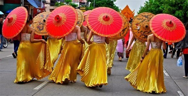 Lễ hội truyền thống Khao Phansa - Khóa đi tu mùa mưa lớn nhất ở Thái Lan