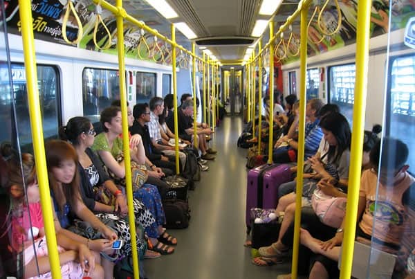 Bên trong tàu Airport Rail Link ở Bangkok