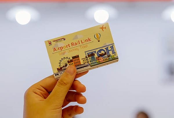 Chiếc vé tàu Airport Rail Link ở Bangkok được mua qua Klook