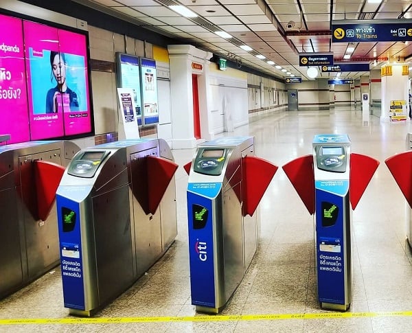 Cổng soát vé tàu điện ngầm MRT ở Bangkok