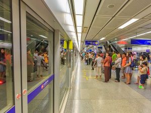 Tàu điện ngầm MRT ở Bangkok là phương tiện rất được ưa chuộng